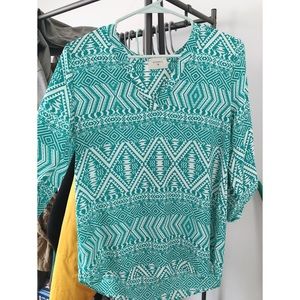 EVERLY CLOTHING - Size S Blouse